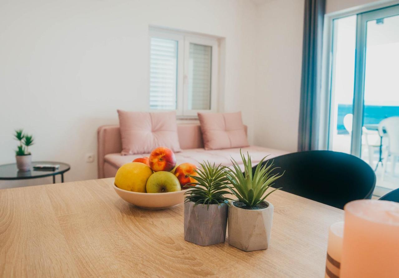 Nina Apartment Brist